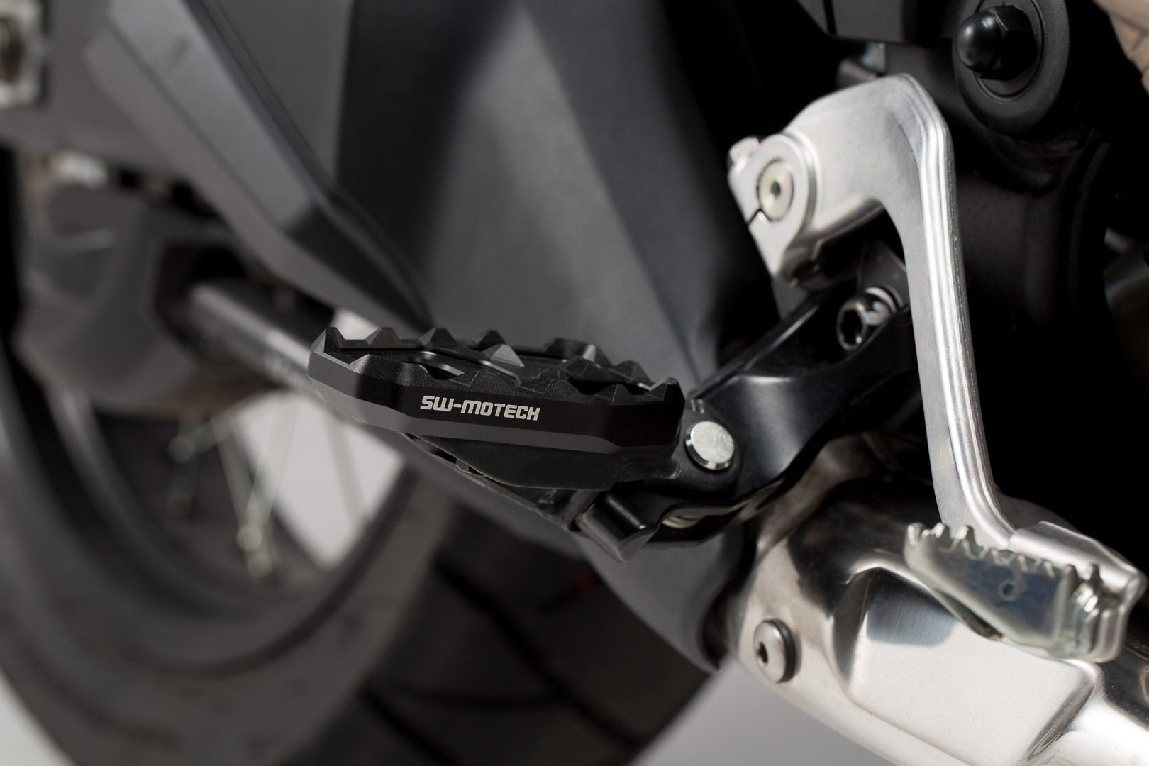 Подножки увеличенного размера SW-MOTECH для Honda CRF1000L Afrika Twin 2016-2017