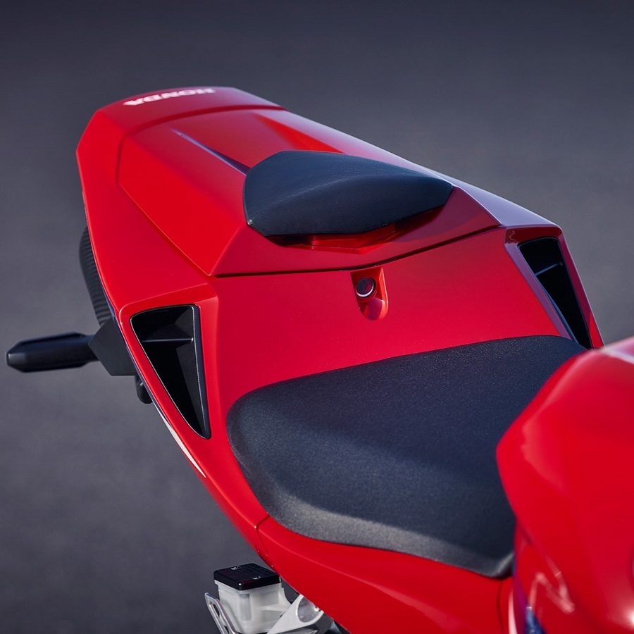 Оригинальная крышка пассажирского сиденья Honda CBR600RR (2021 - н.в.)
